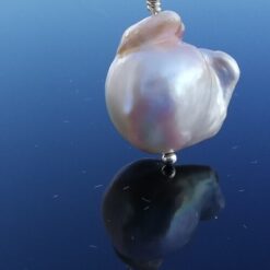 White baroque pearl pendant