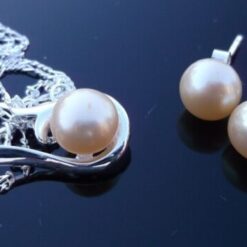 Pearl jewellery Set.