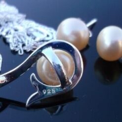Pearl Necklace Set.