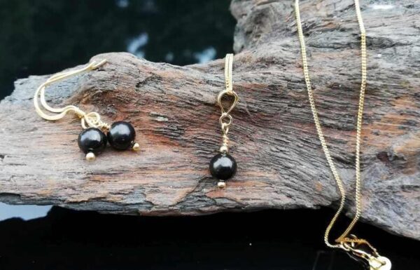 Shungite jewellery, necklace and earrings set gold.