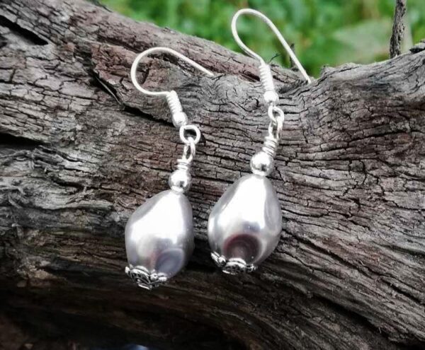 Silver shell pearl earrings