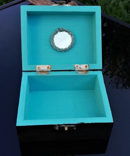 turquoise blue with round mirror. Inside of black silver trinket box