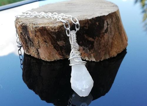 Large white quartz pendulum necklace