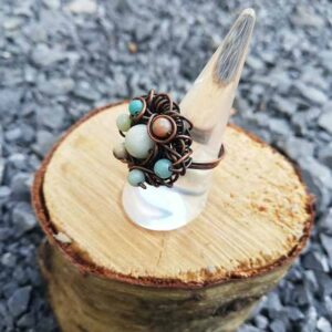 7 stones in copper wire. Ring in a birds nest style